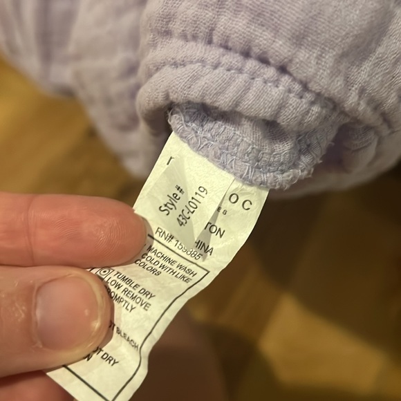 Mododoc Los Angeles light purple v neck top 1/2 puff sleeve women’s shirt - Picture 5 of 6